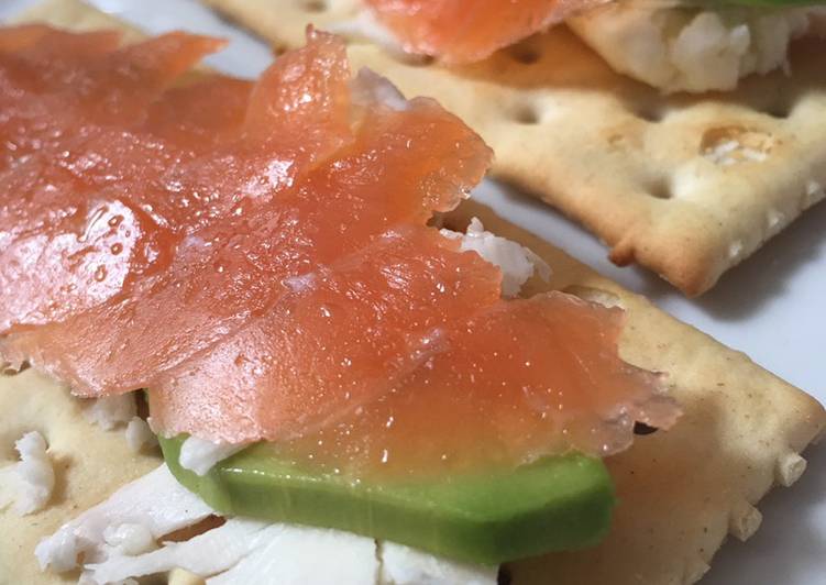 Tartine chetogeniche Salmone e Avogado