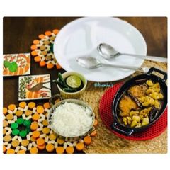 A picture of Typical Bong Lunch with Rohu Fish Curry with Cauliflowers & Potatoes 🥔.