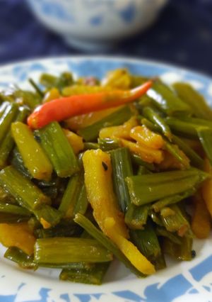 আলু পেয়াঁজ কলি ভাজা (Alu Peyajkoli bhaja recipe in bengali) রেসিপির প্রধান ছবি