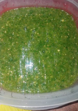 A picture of Standard salsa verde cruda vs salsa verde.