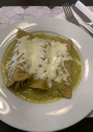 A picture of Enchiladas Verdes.