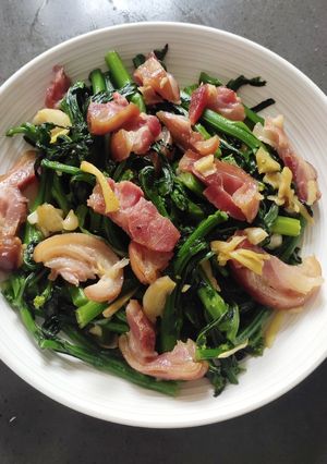 A picture of Choisam with Left Over Pig Knuckle.