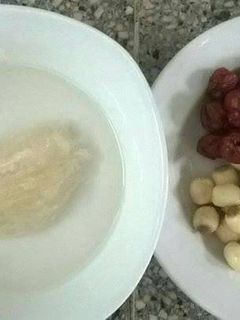 Hình của món Yến chưng táo đỏ hạt sen.