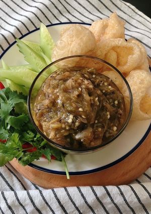 A picture of Chiang Mai Food /Northern Thai Food "Nam Prik Noom" or Thai Green Chili Dipping.