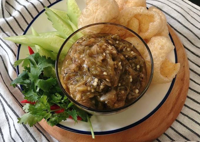 How to Prepare Super Quick Homemade Chiang Mai Food /Northern Thai Food &#34;Nam Prik Noom&#34; or Thai Green Chili Dipping