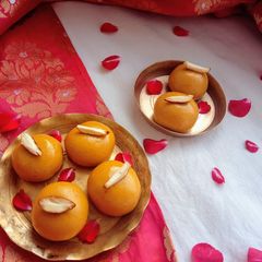 A picture of Besan laddu.
