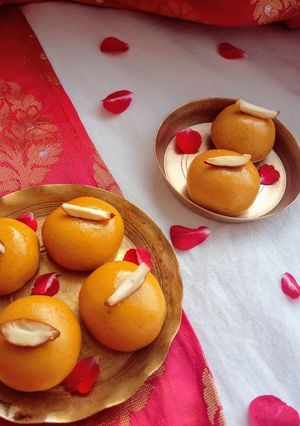 A picture of Besan laddu.