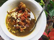 Gambar rawon daging dan tulang
