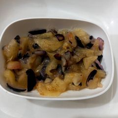 A picture of Apricot and plum chat🍑🫐.