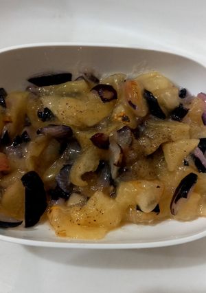 A picture of Apricot and plum chat🍑🫐.