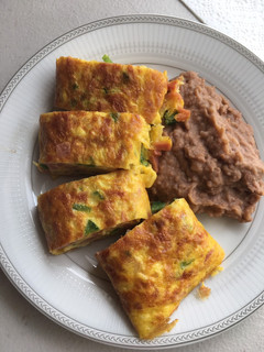 Una foto de Tamagoyaki (rollo de huevo)