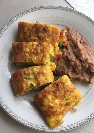 Una foto de Tamagoyaki (rollo de huevo)