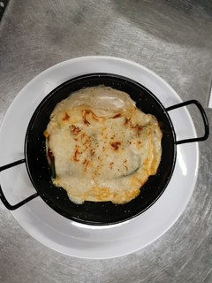 Una foto de Canelones de calabacín con verduras y bechamel