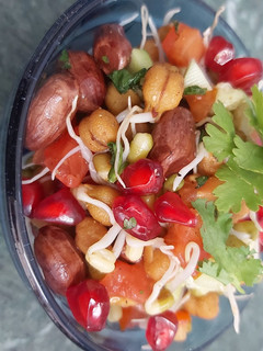 હેલ્ધી પ્રોટીન સલાડ (Healthy Protein Salad Recipe In Gujarati) રેસીપી મુખ્ય ફોટો