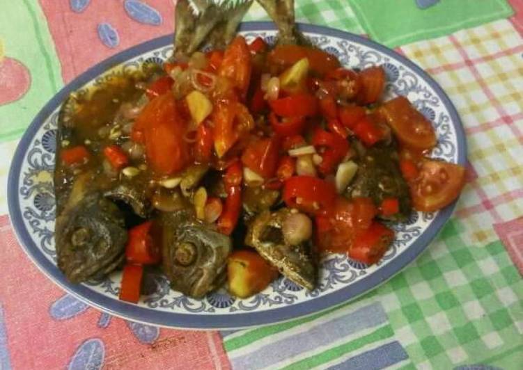 Bahan memasak ikan bawal goreng sambel dabu dabu by simple kitchen, Bisa Manjain Lidah