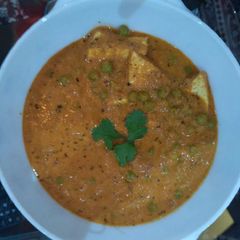 A picture of Matar paneer.