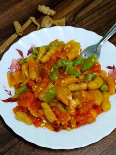 पास्ता अराबियता (इटालियन) (pasta arrabiata recipe in marathi) रेसिपी चे मुख्य फोटो