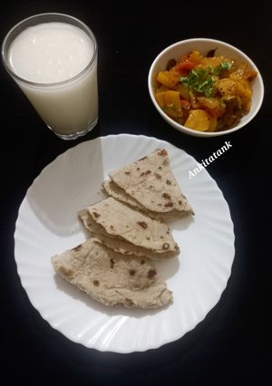 A picture of Sorghum flatbreads with Potato onion Sabzi.