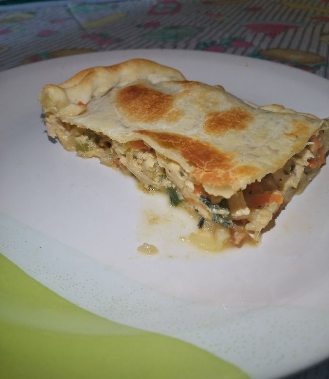 Una foto de Tarta de pollo y puerro