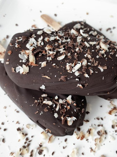 Una foto de Helado de Chocolate Negro y Crema de Avellanas