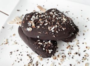 Una foto de Helado de Chocolate Negro y Crema de Avellanas