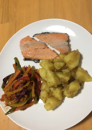 A picture of Curry Potatoes, sweet chilli stir fry with salmon.
