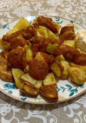 A picture of Patatas Bravas.