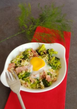 Une photo de °Oeuf cocotte au brocoli et jambon°