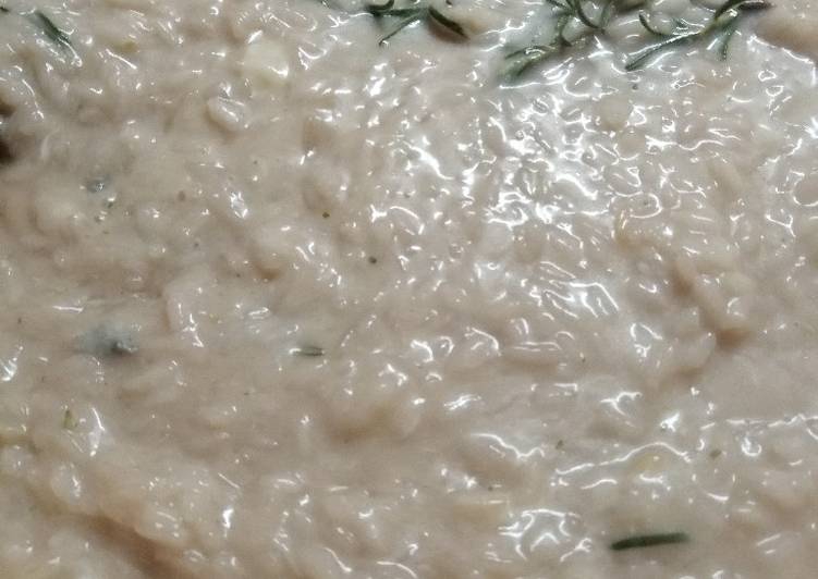 Recetta di Veloce Risotto formaggi, bresaola e rosmarino