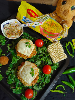 પનીર ચીઝ મેગી મેજિક બોલ્સ(Paneer Cheese Maggi Magic Balls Recipe In Gujarati) રેસીપી મુખ્ય ફોટો
