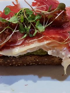 Una foto de Tosta de jamón