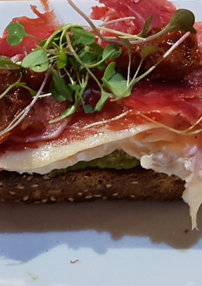 Una foto de Tosta de jamón