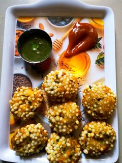 फलाहरी साबूदाना वड़ा (falahari sabudana vada recipe in Hindi) रेसिपी मुख्य फोटो