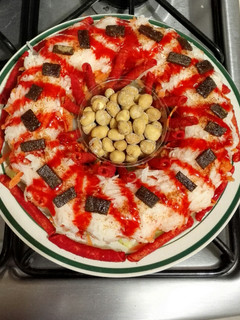 Una foto de Rosca de frutas y verduras