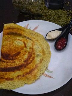 हरी मूंग दाल का डोसा (Hari moong dal ka dosa recipe in hindi) रेसिपी मुख्य फोटो