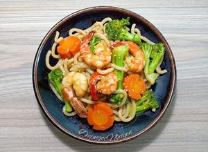 Hình của món Ebiyaki Udon - Mì Udon xào tôm & bông cải.