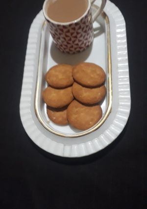 अदरक की कड़क चाय(adrak wali kadak chai recipe in hindi) रेसिपी मुख्य फोटो