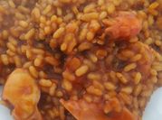 Una foto de arroz con pulpitos