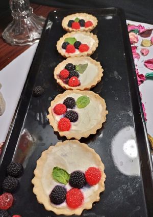A picture of Berry Tarts😘.