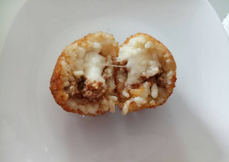 Recipe of Quick Arancini - mozzarella and ragù stuffed rice balls