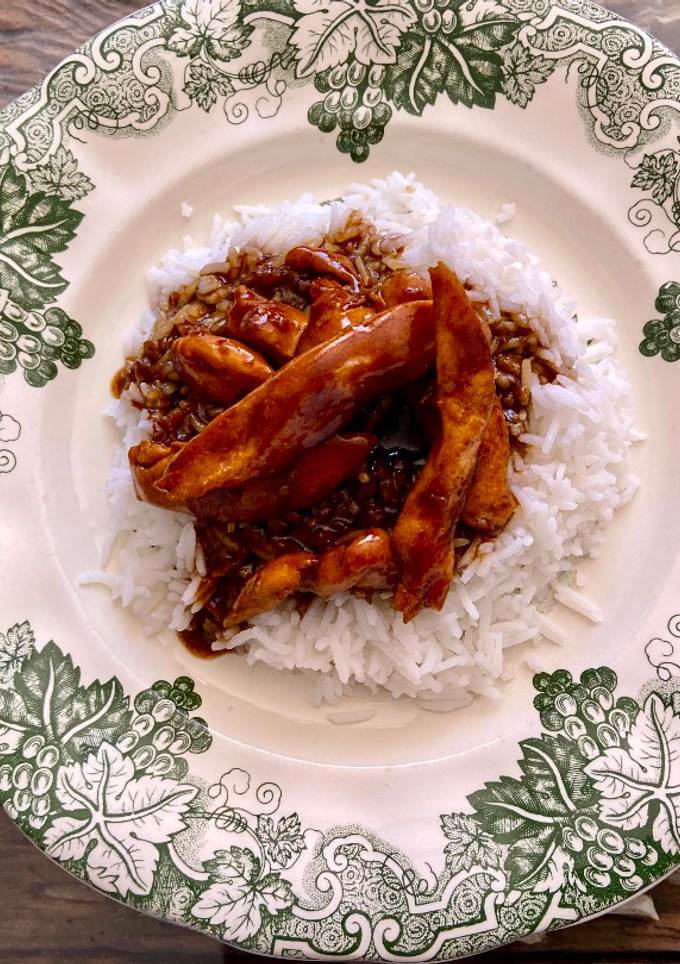 Una foto de Pollo en salsa de ajo