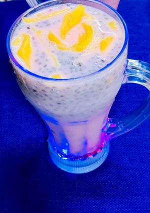 A picture of Mango rosettes lassi.