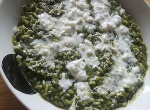 Foto di #613 Risotto con crema di spinaci e zucchine e stracciata di bufala 🥬🥒🍚