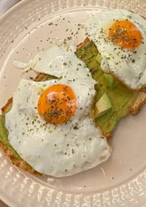 Foto de Tosta de Ovo com Abacate