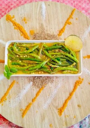 A picture of Green Chilli Pickle with lemon juice.