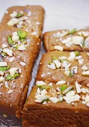 A picture of अफलातून बर्फी (मुंबई की प्रसिद्ध मिठाई).