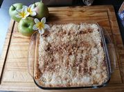 Una foto de tarta de manzana con crumble
