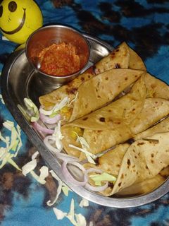 चपाती वेज रोल (chapati veg roll recipe in Hindi) रेसिपी मुख्य फोटो
