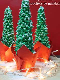 Una foto de Cupcakes con arbolitos de Navidad!