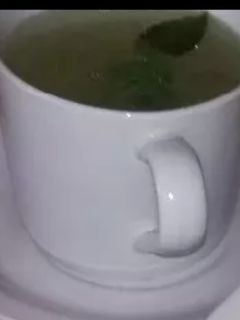 Una foto de Caldo de pavo con hierbabuena